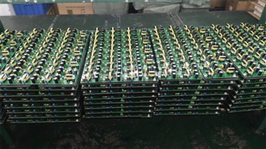 Unser Unternehmen hat in letzter Zeit Überstunden gemacht, um mit den Kunden ...